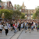 Ilustración para el artículo titulado La leyenda urbana sobre las cenizas humanas esparcidas en los parques de Disney no solo es cierta, es peor de lo que pensábamos